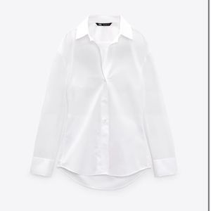 White fitted poplin collar shirt. Size M fits like an S.